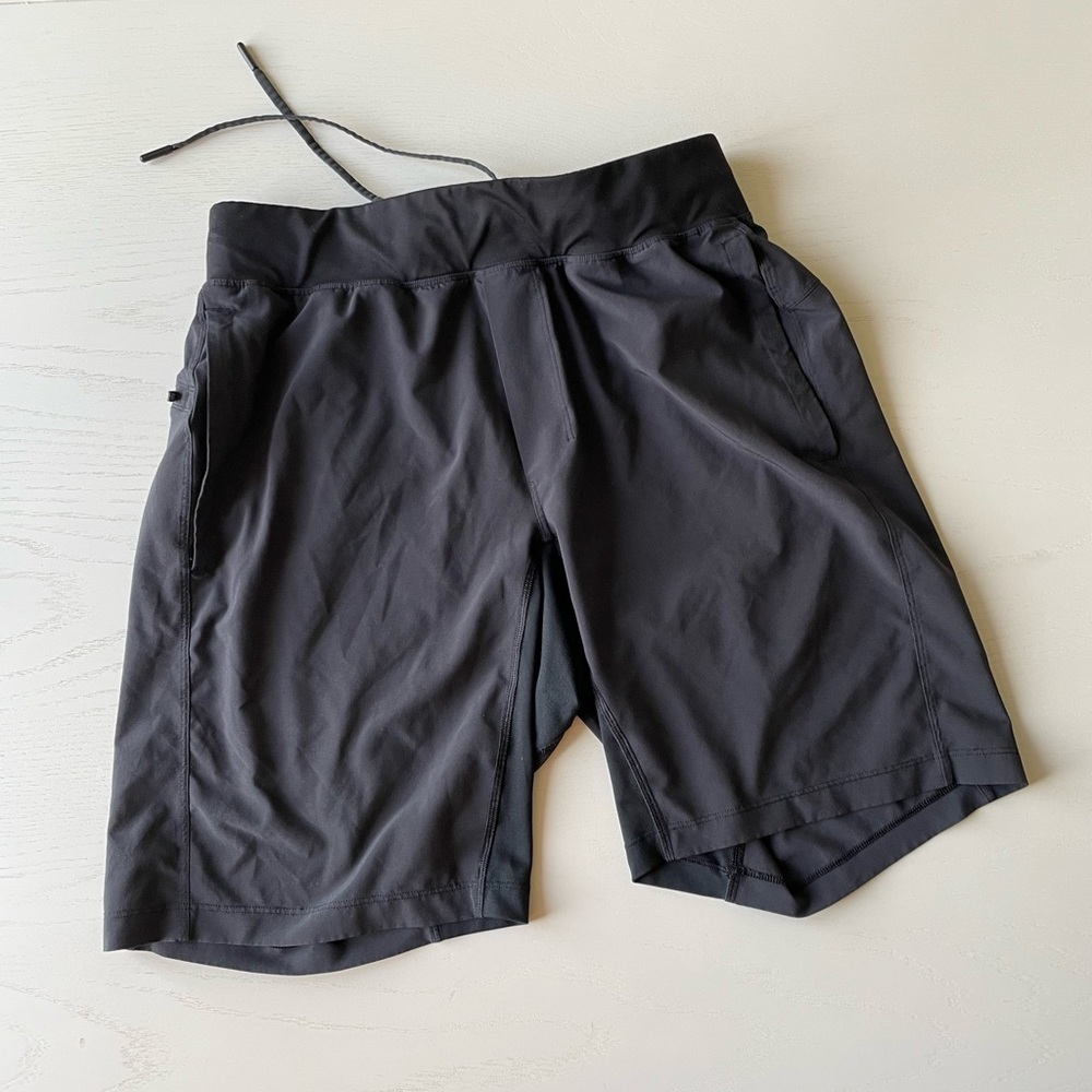 Lululemon THE Linerless black shorts 9” size MEDIUM